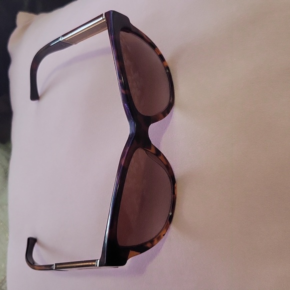 Burberry Sunglasss - Picture 6 of 7